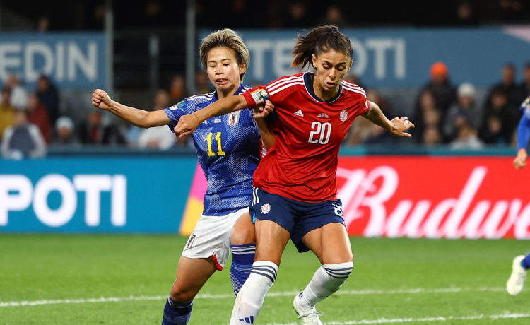 Copa do Mundo: Entenda por que a bola 'fora' do segundo gol do Japão contra  a Espanha estava dentro