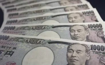 Iene ainda mais desvalorizado, atingindo a casa dos ¥155 por dólar